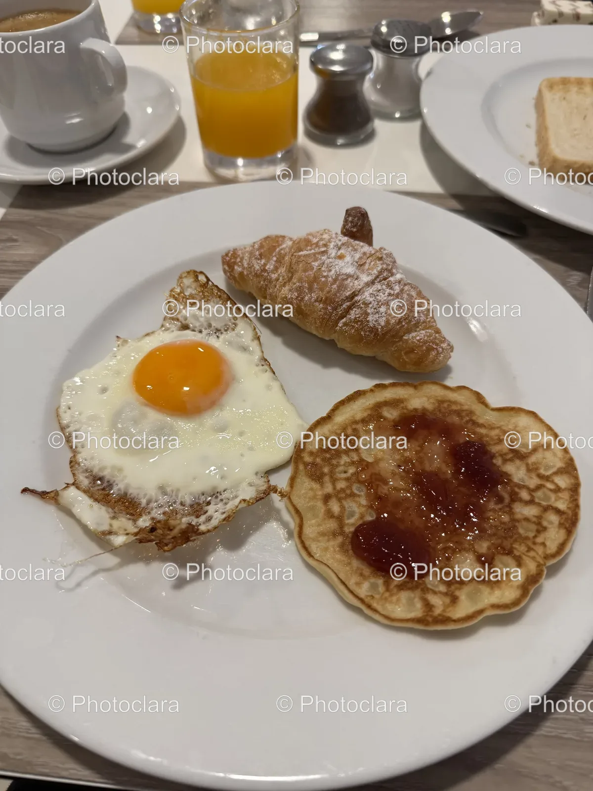 Delicious-Breakfast-Spread-Pancakes-Coffee.jpg