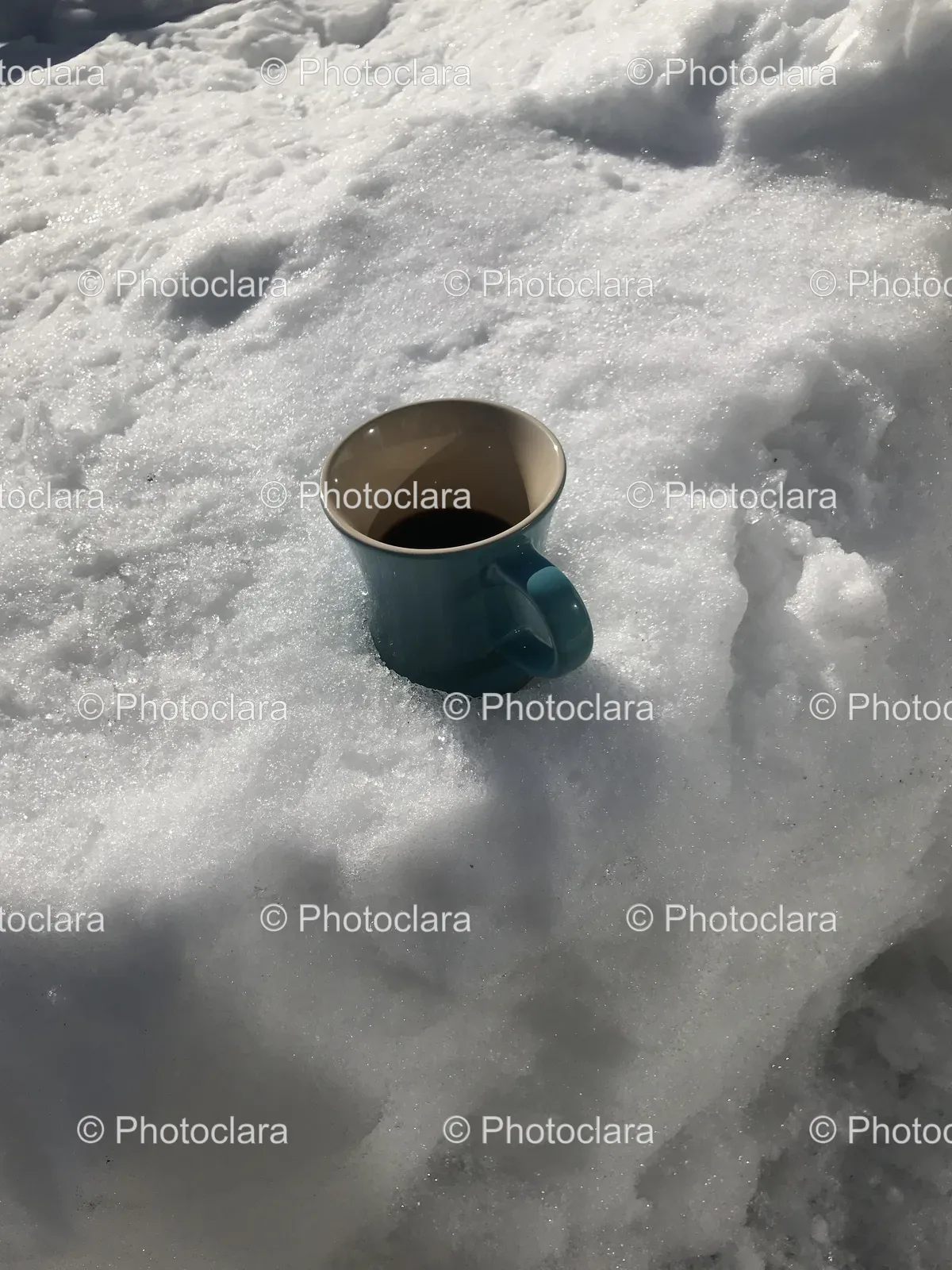 mug-of-coffee-in-the-snow.jpg