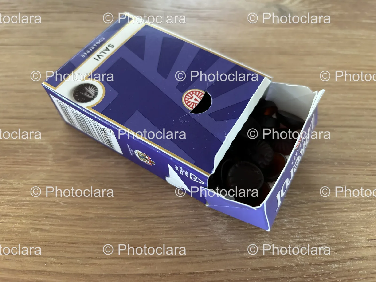 Box-of-Stiloless-Candy-on-Table.jpg