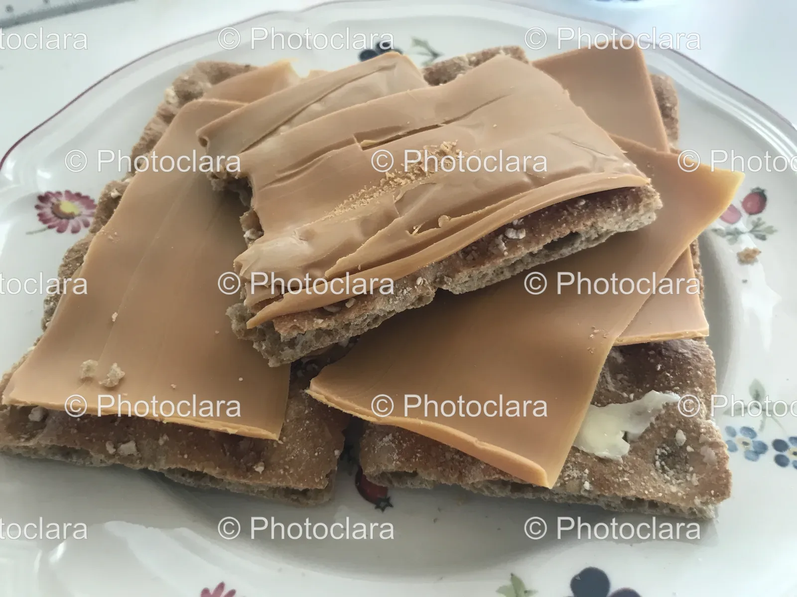 Delicious-Chocolate-Candy-on-a-Plate.jpg
