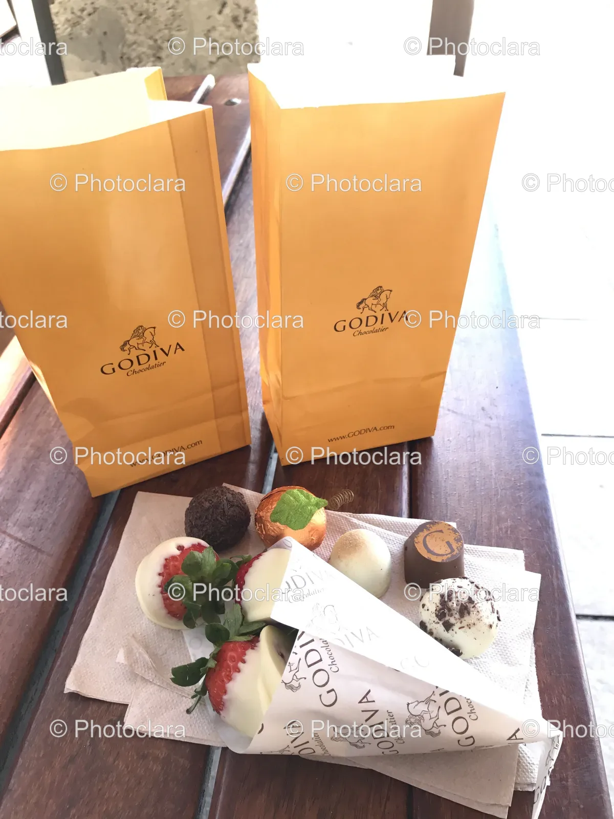 Godiva-Chocolatier-Bags.jpg