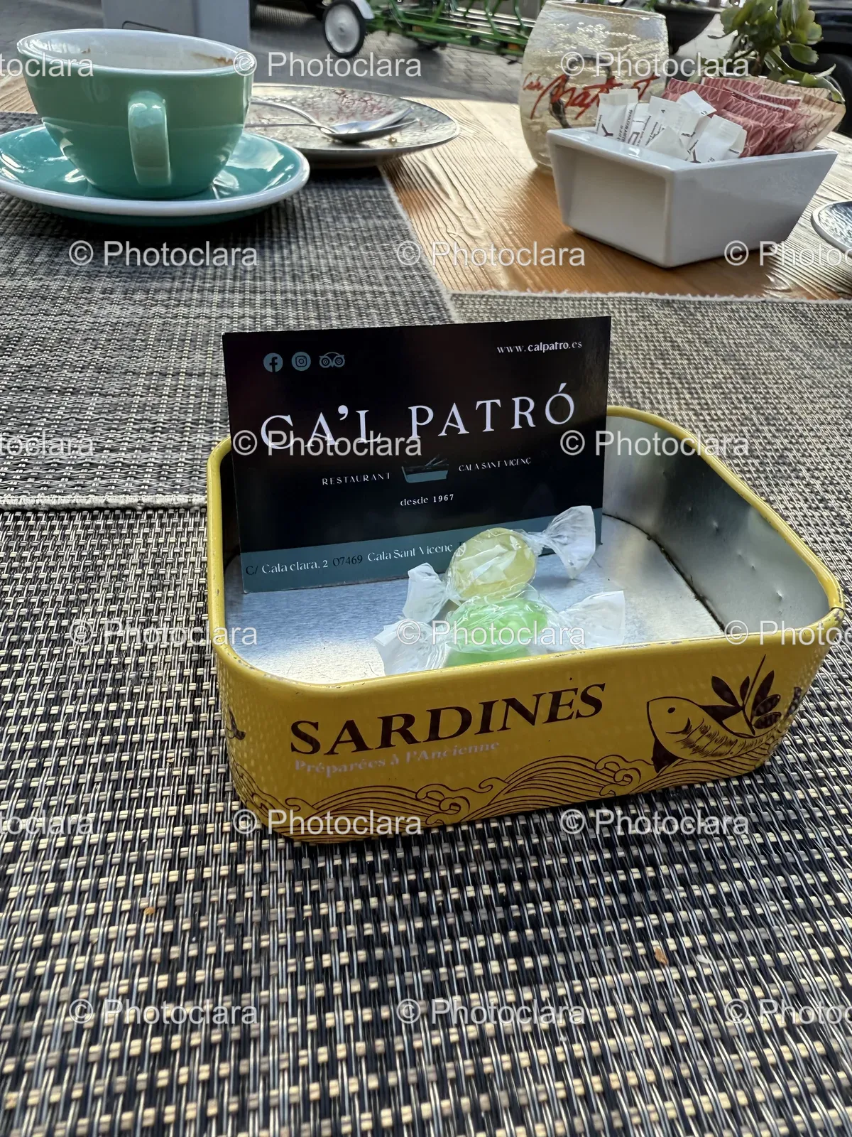 Retro-Candy-Tin.jpg