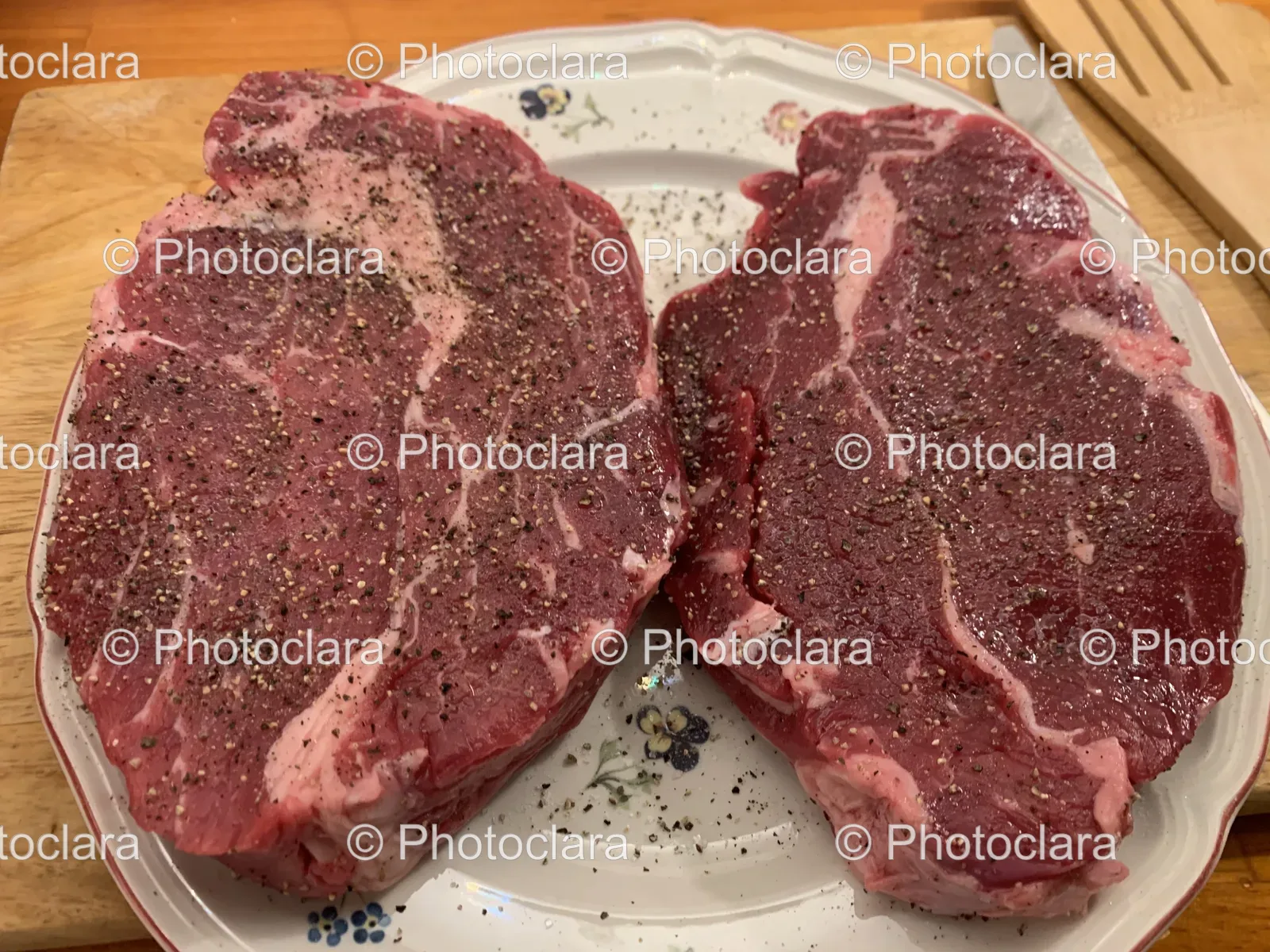 delicious-steaks-on-a-plate.jpg