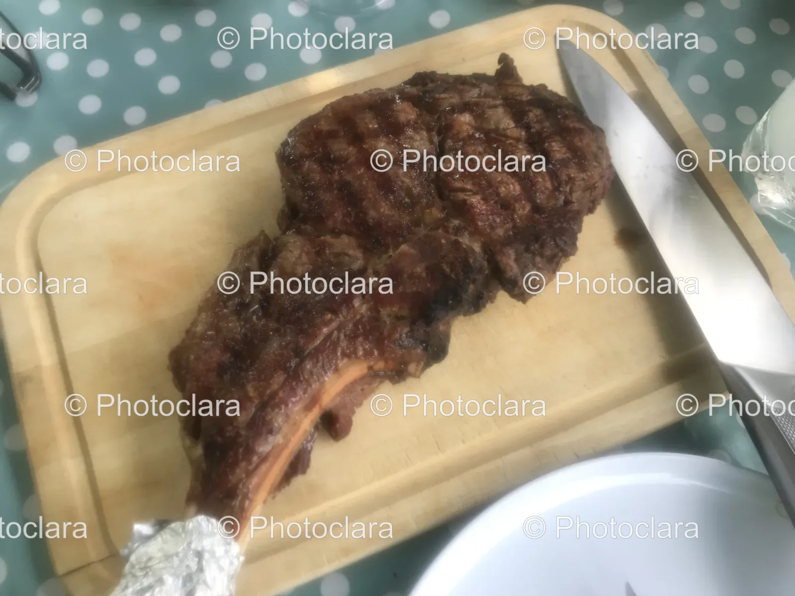 Juicy-Steak-on-Wooden-Cutting-Board.jpg