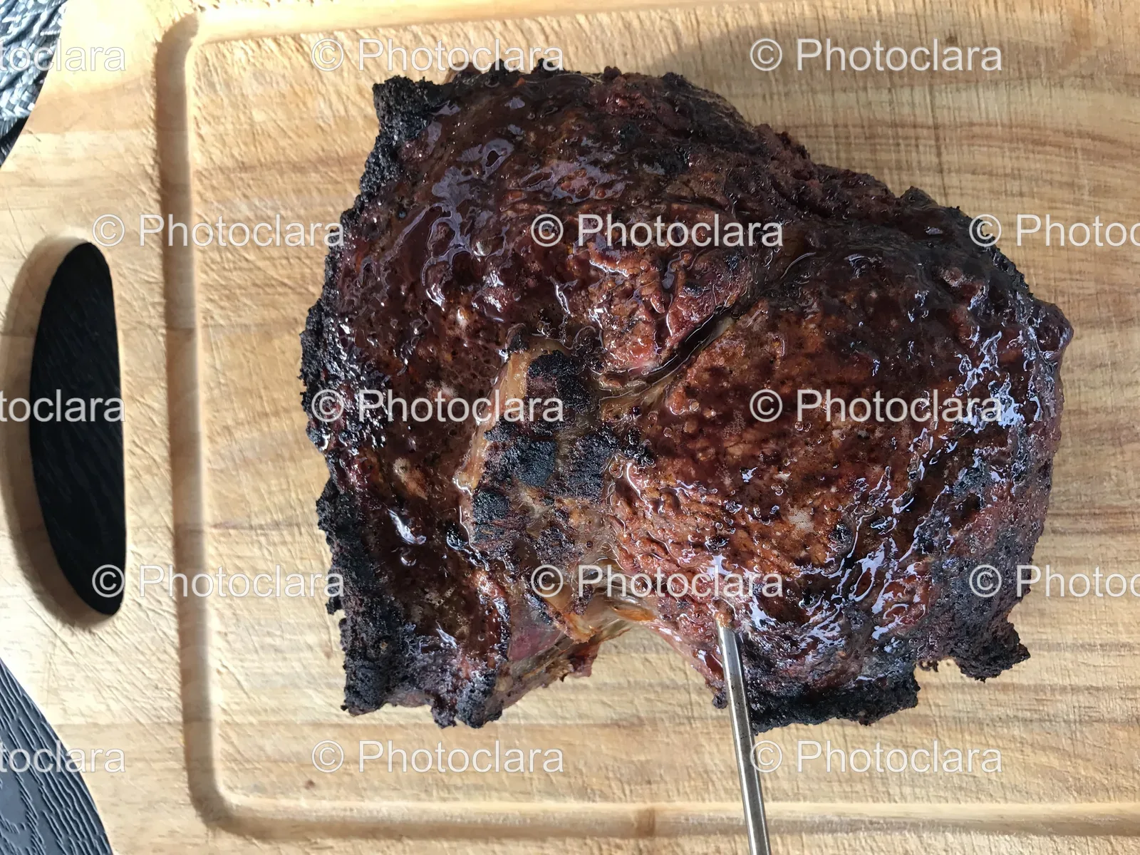 perfectly-cooked-steak-on-cutting-board.jpg