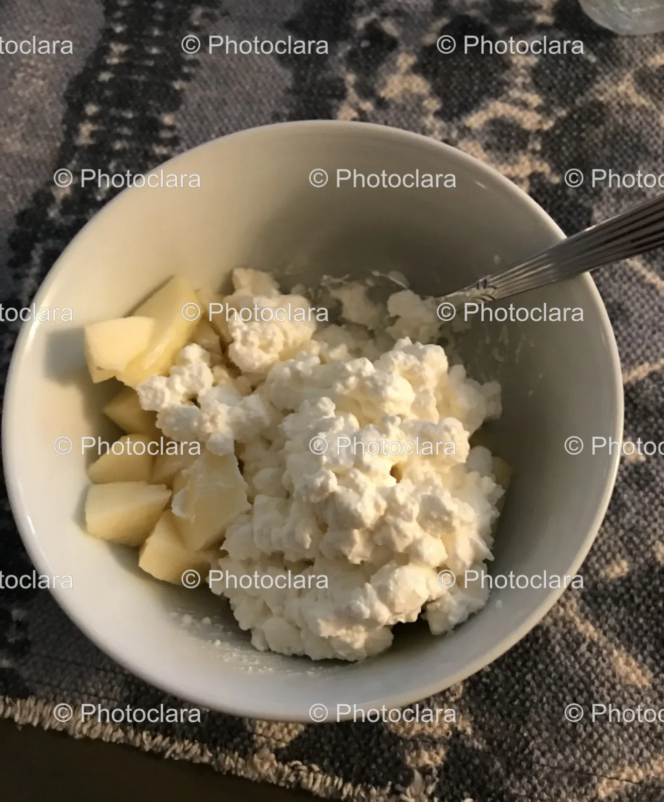 bowl-of-cottage-cheese-and-apples.jpg