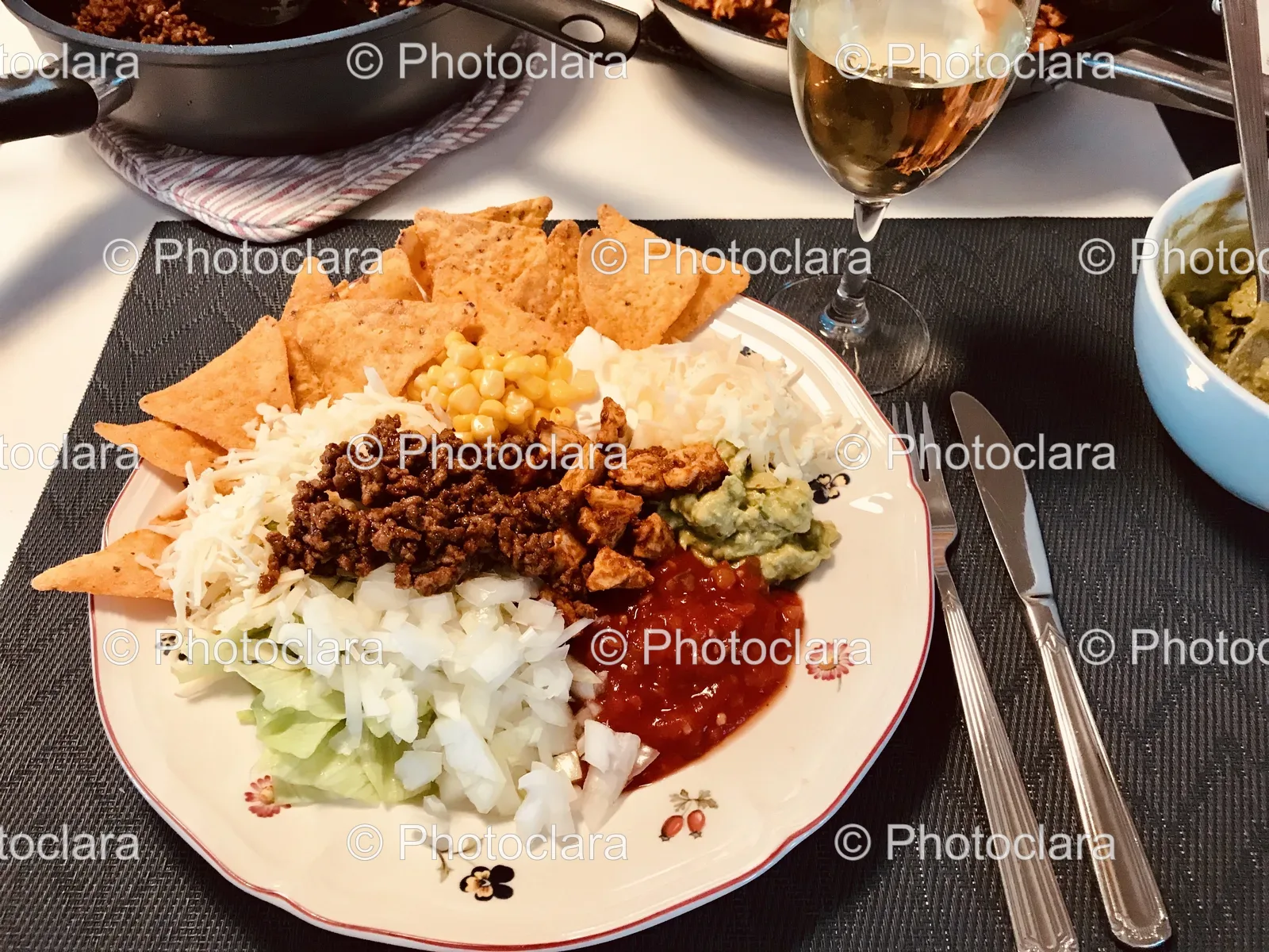 Elegant-Dinner-Setting-with-Wine.jpg