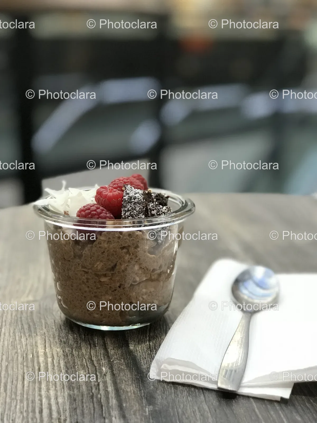 chocolate-pudding-with-raspberries-and-chocolate-chips.jpg