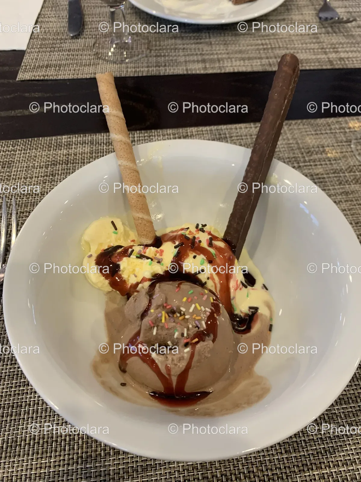 delicious-ice-cream-with-waffles.jpg