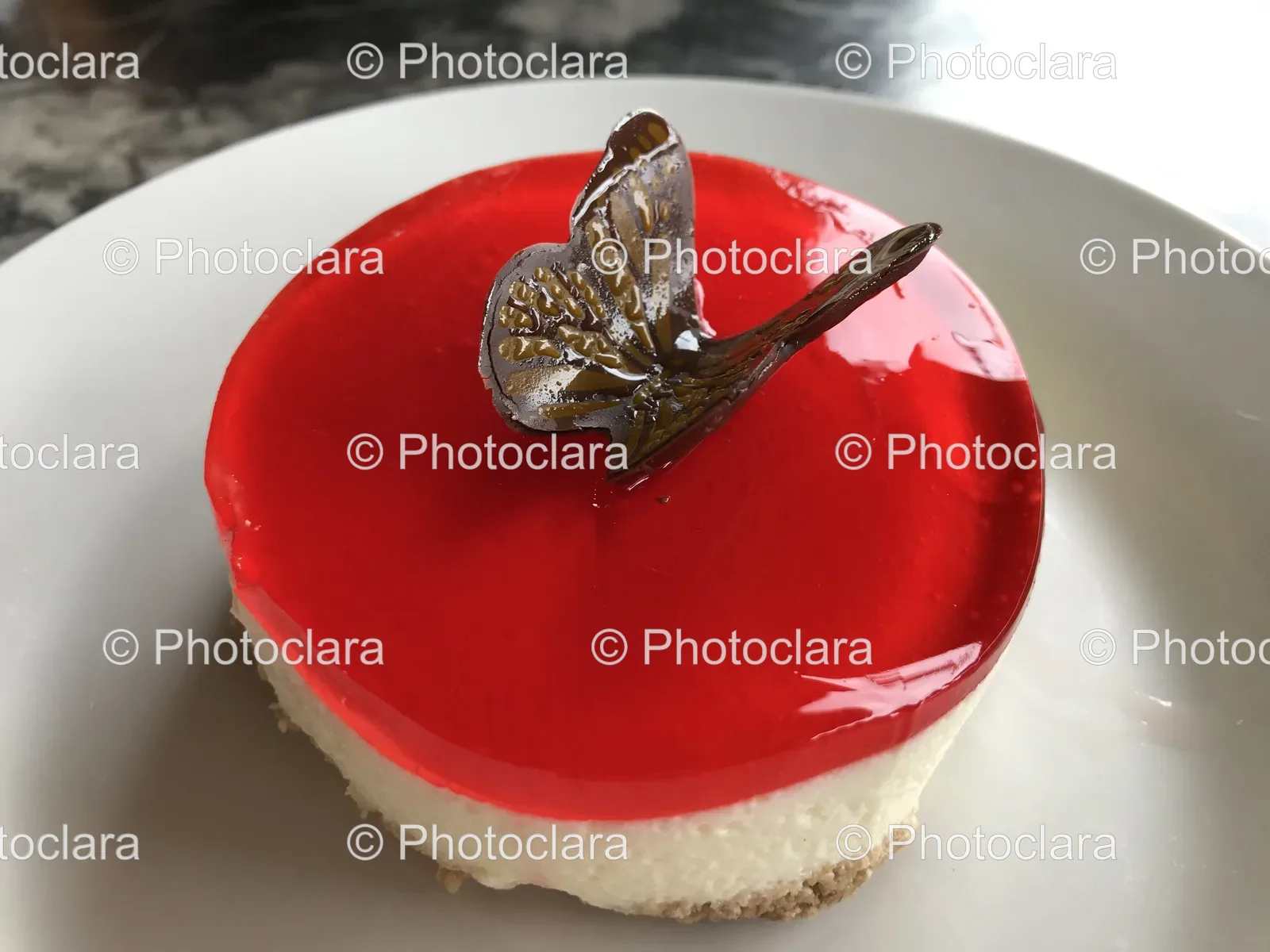exquisite-red-and-white-dessert-butterfly-decoration.jpg
