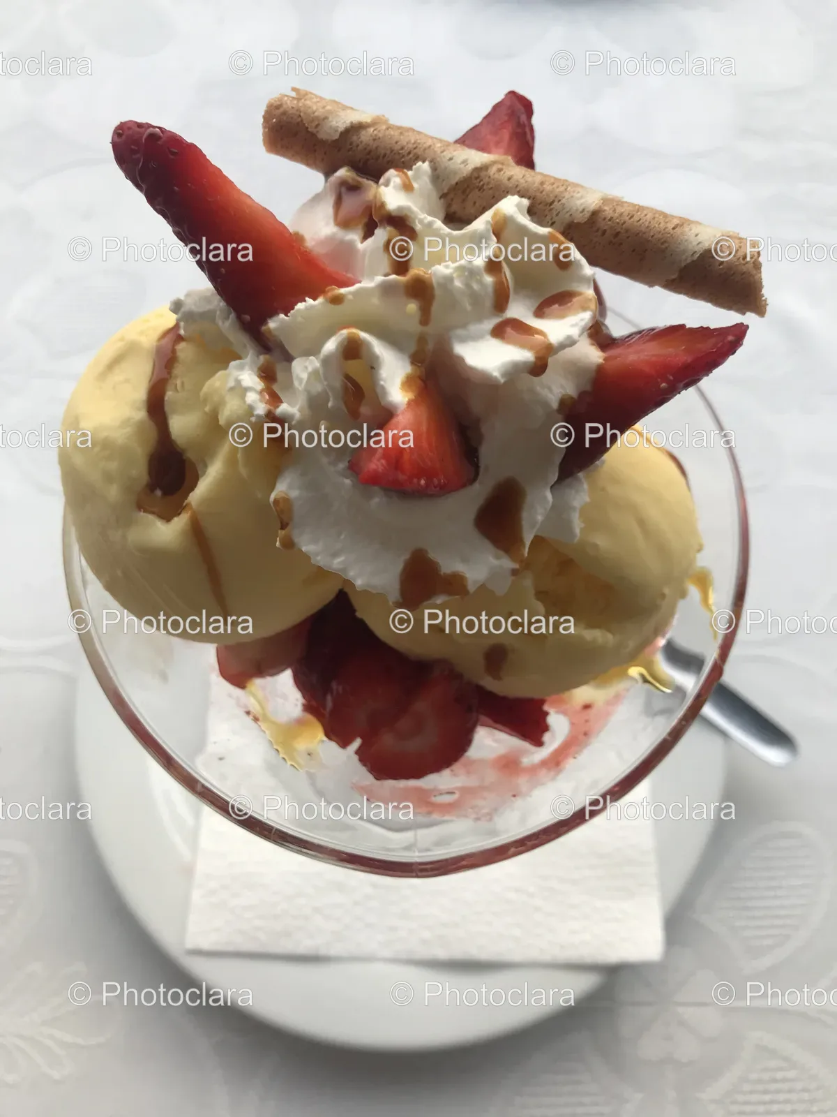 ice-cream-sundae-with-strawberries.jpg