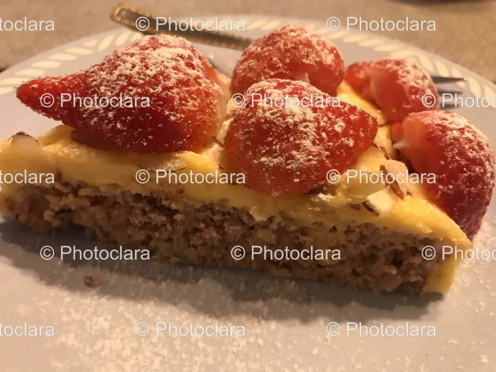 strawberry-topped-cake-slice.jpg