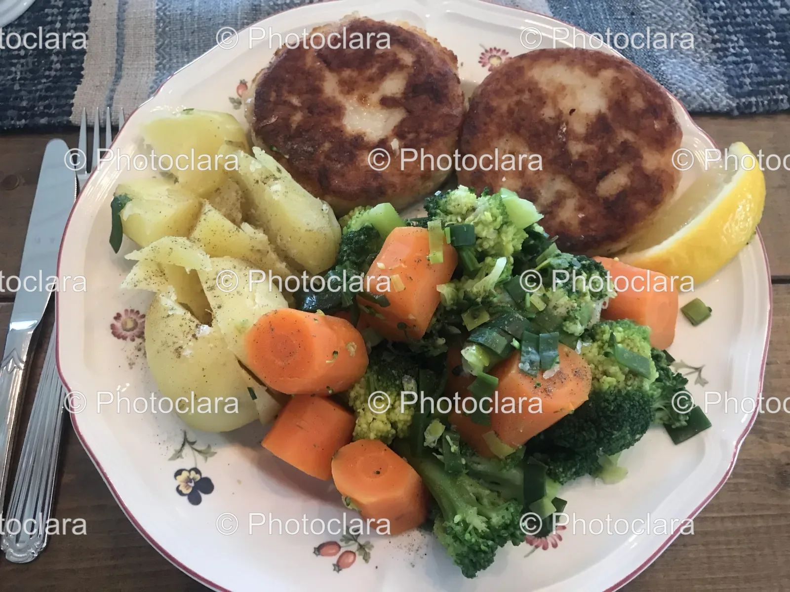 Dinner-Plate-with-Vegetables-and-Schnitzel.jpg