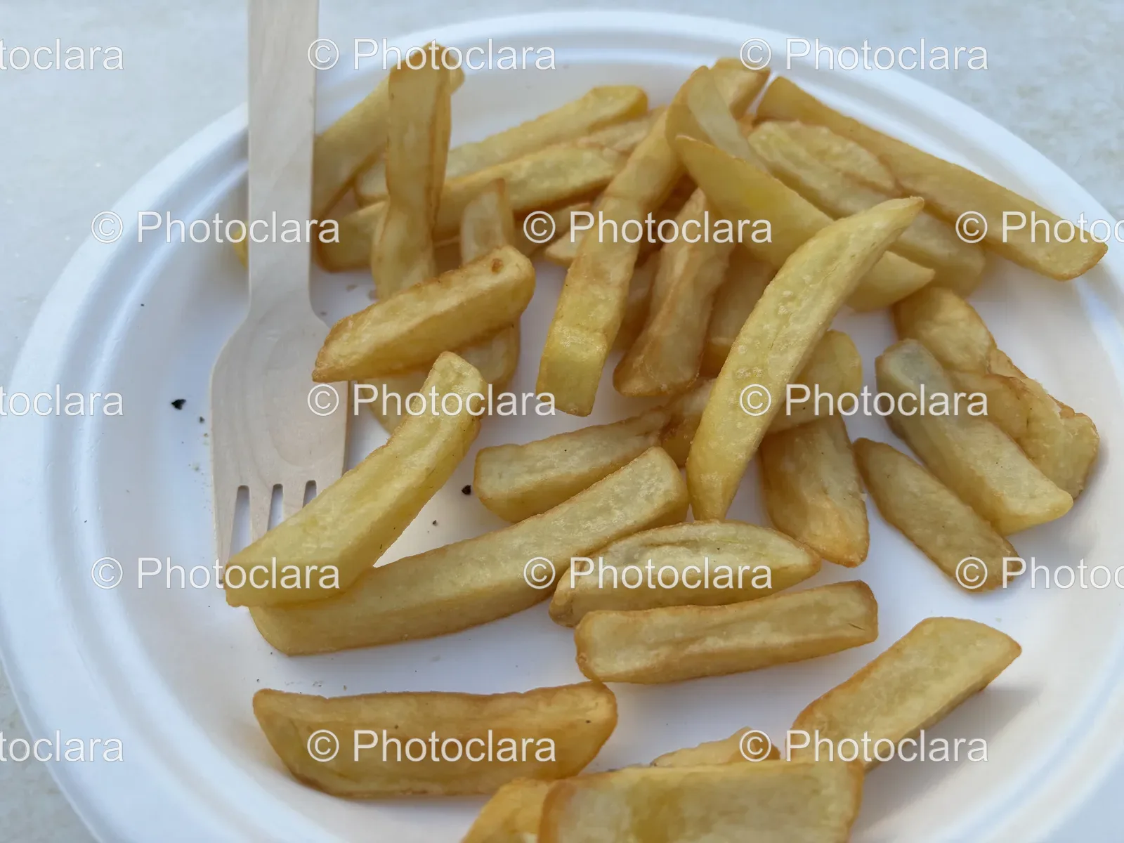 Crunchy-French-Fries-on-a-Plate.jpg