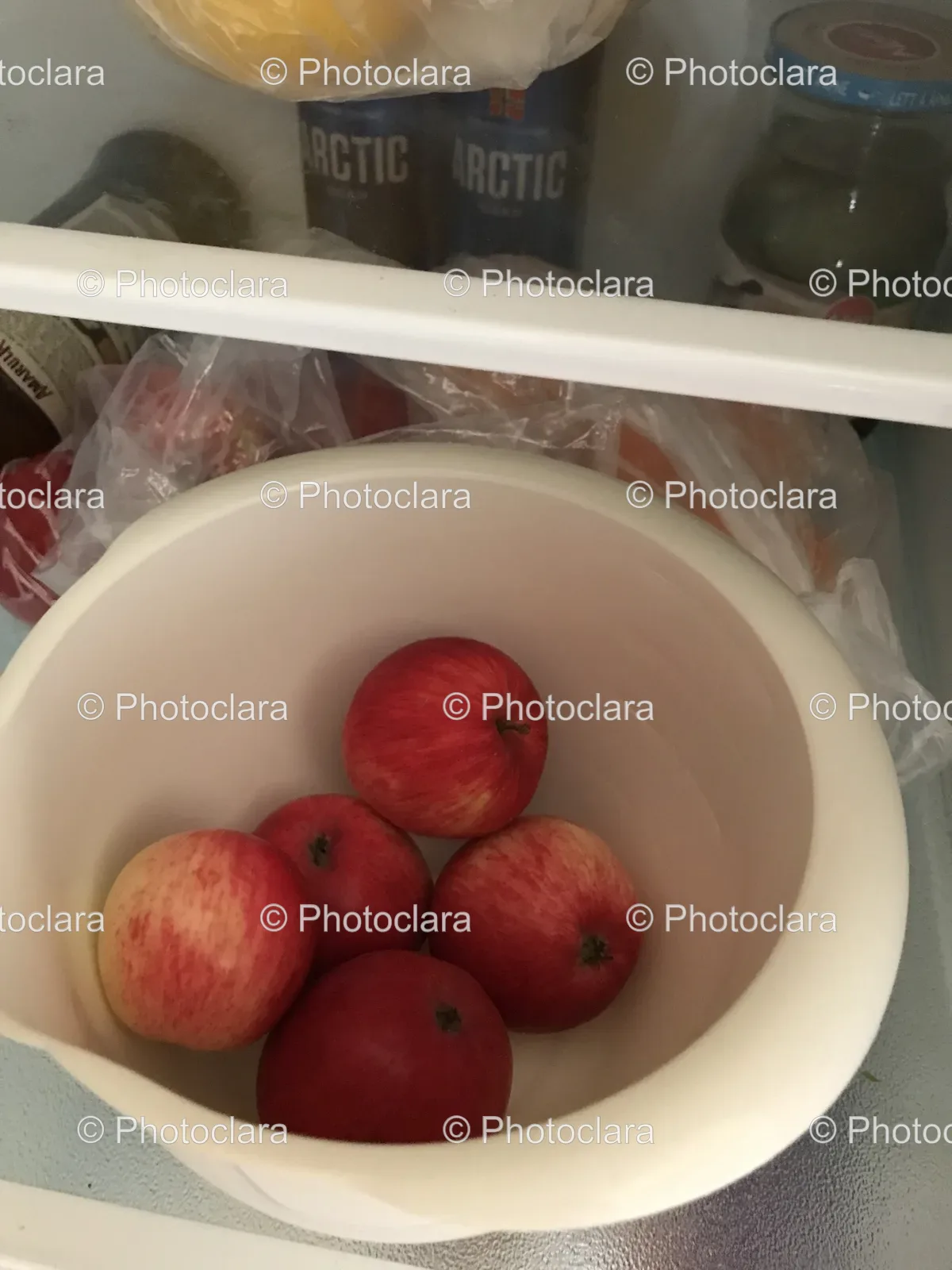 bowl-of-apples-in-refrigerator.jpg