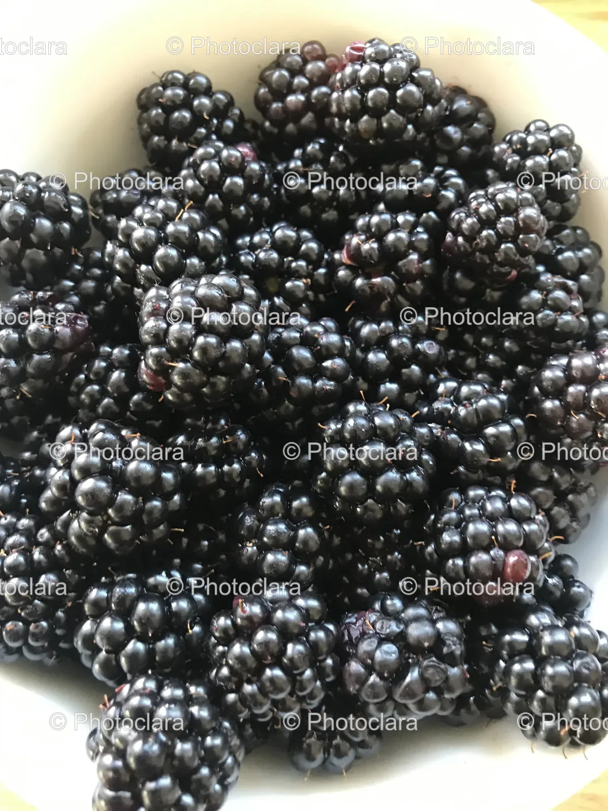 bowl-of-fresh-blackberries.jpg