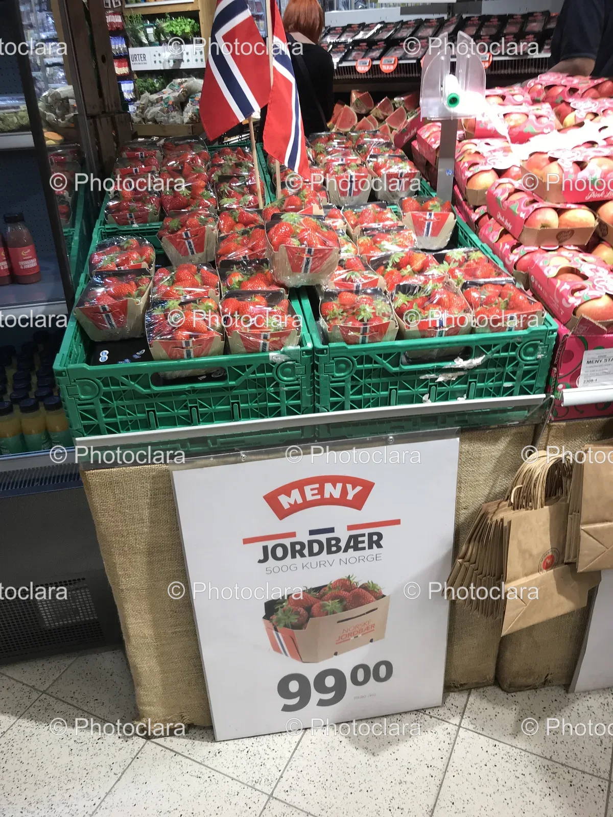 Colorful-Fruit-Display-In-Store.jpg