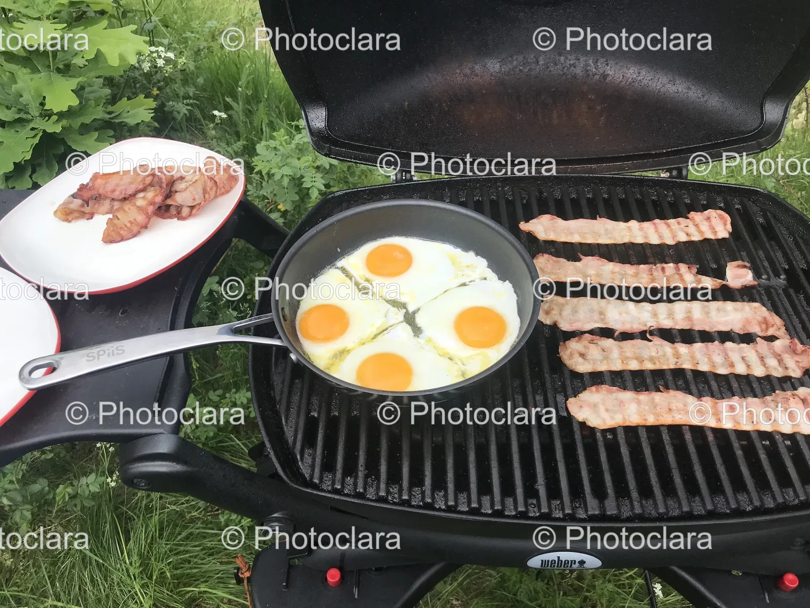 Grilling-Eggs-and-Bacon.jpg