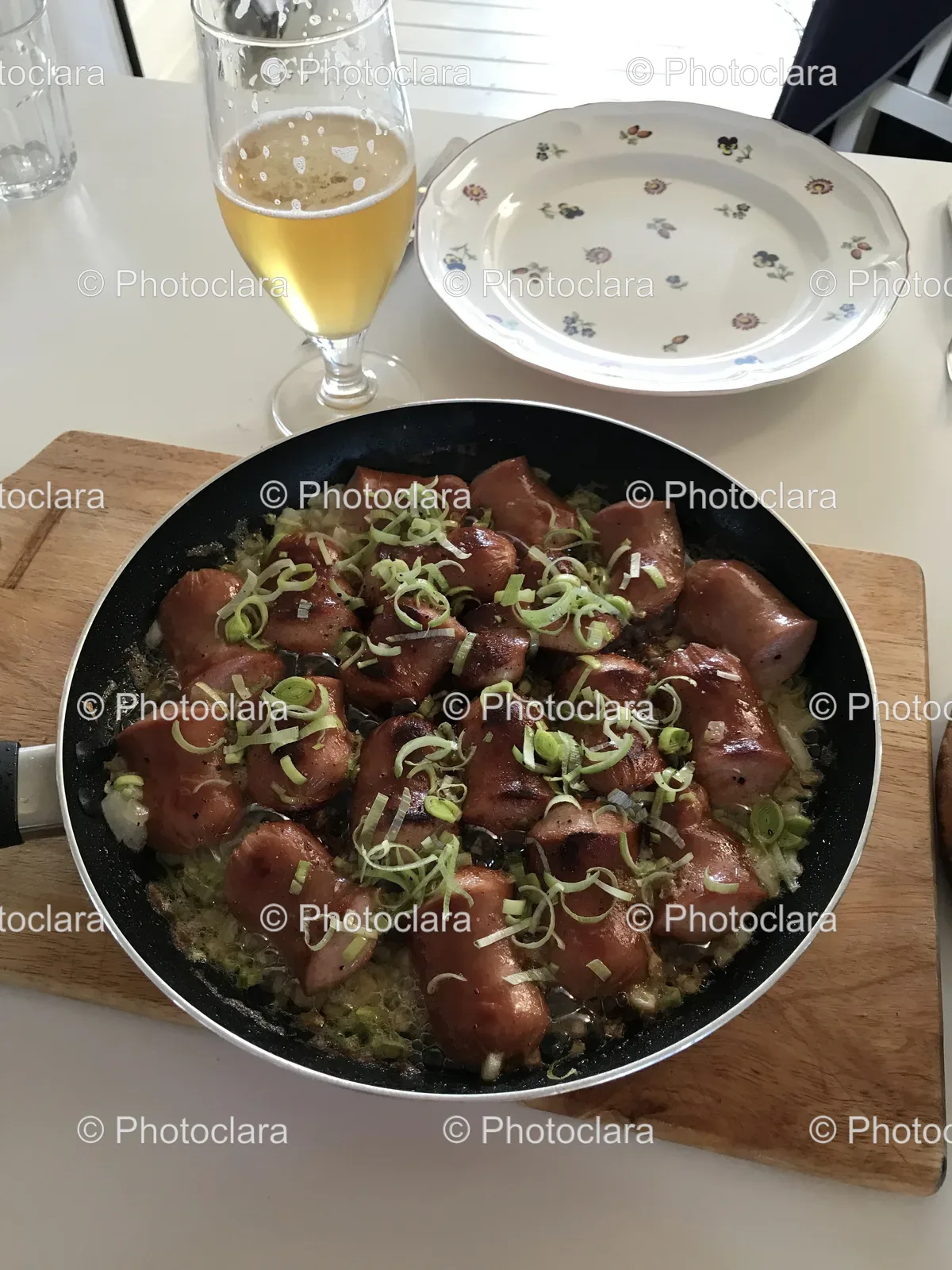 Pan-of-Delicious-Food-with-Beer.jpg