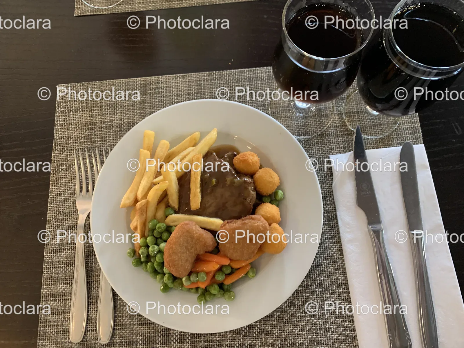 Delicious-Meal-with-Beers.jpg