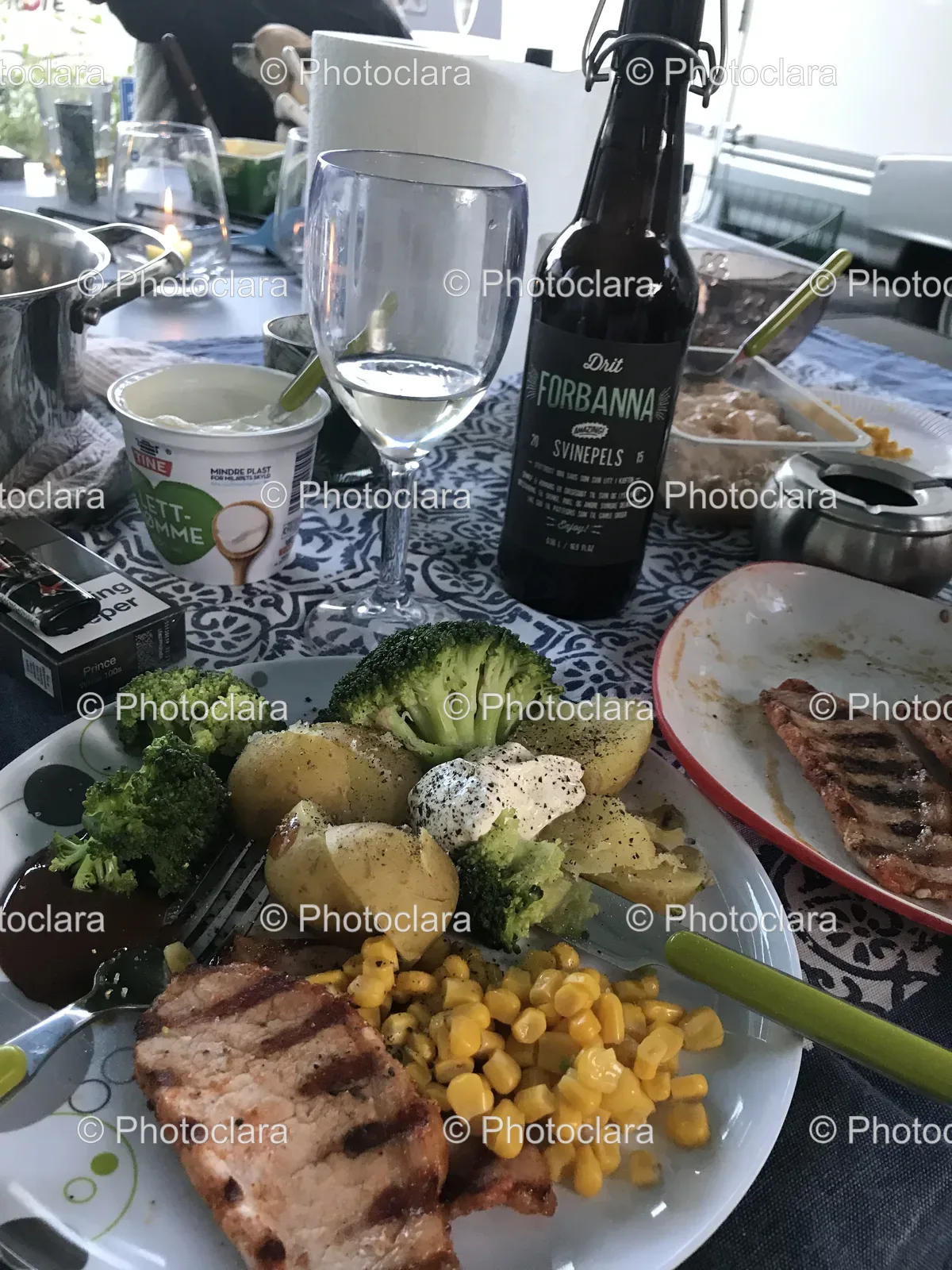 gourmet-meal-wine-rustic-table.jpg