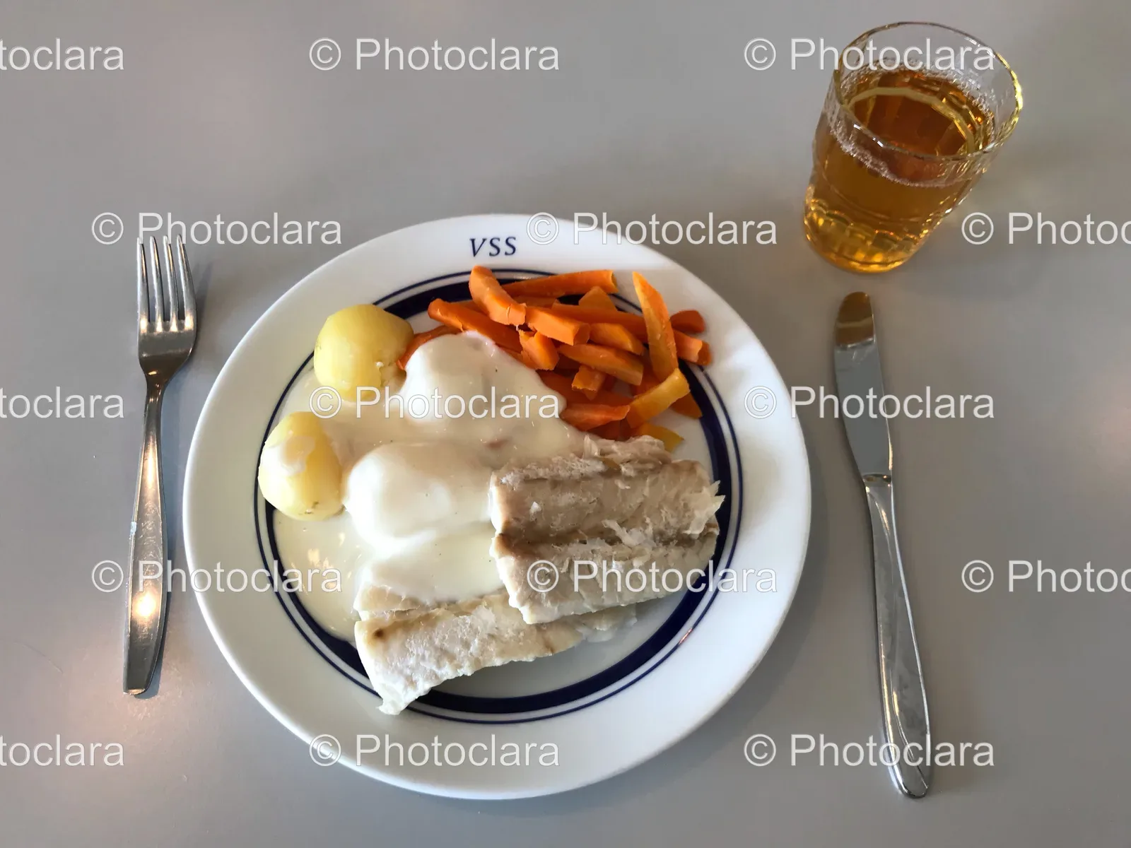 Plate-of-Food-with-Beer-and-Fork.jpg