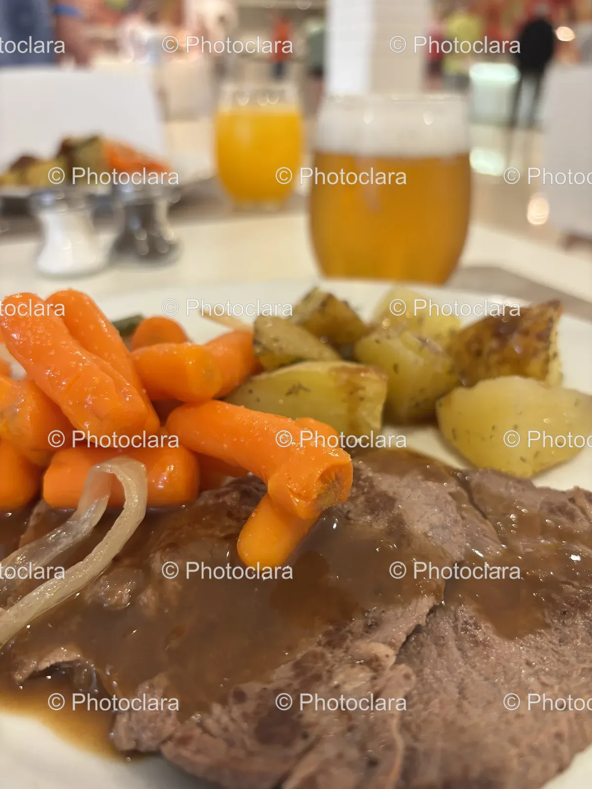Sumptuous-Meal-Paired-with-Refreshing-Beer.jpg