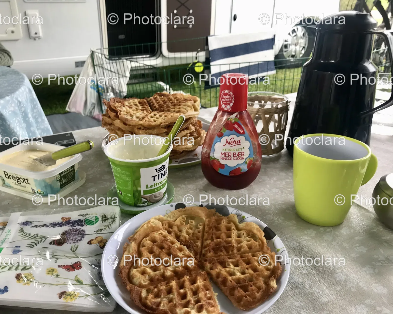 Table-with-Food-and-Drinks.jpg