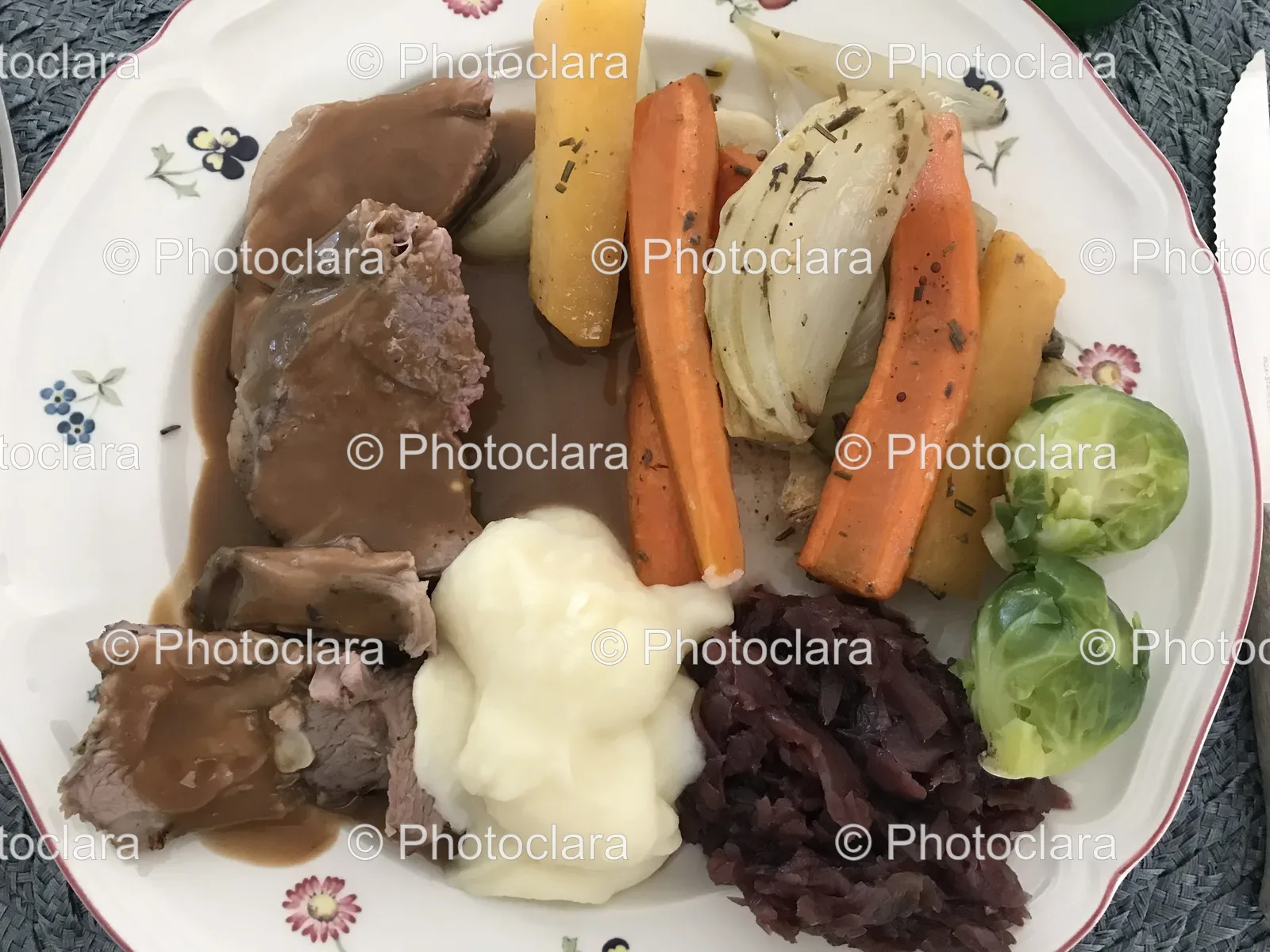 delicious-plate-of-food-with-vegetables-and-gravy.jpg