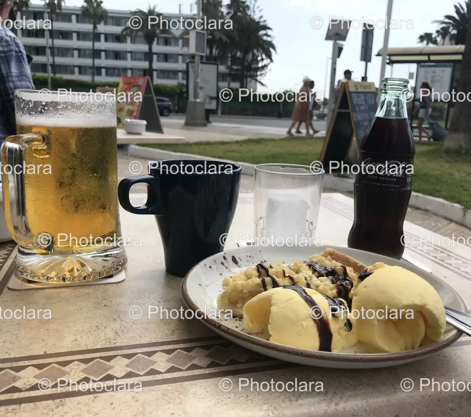 Outdoor-Dining-with-Coca-Cola.jpg