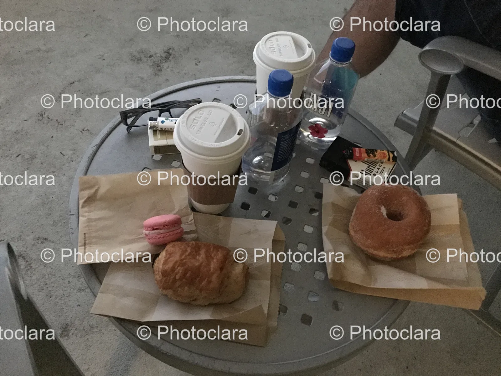 Outdoor-Picnic-With-Snacks-And-Drinks.jpg