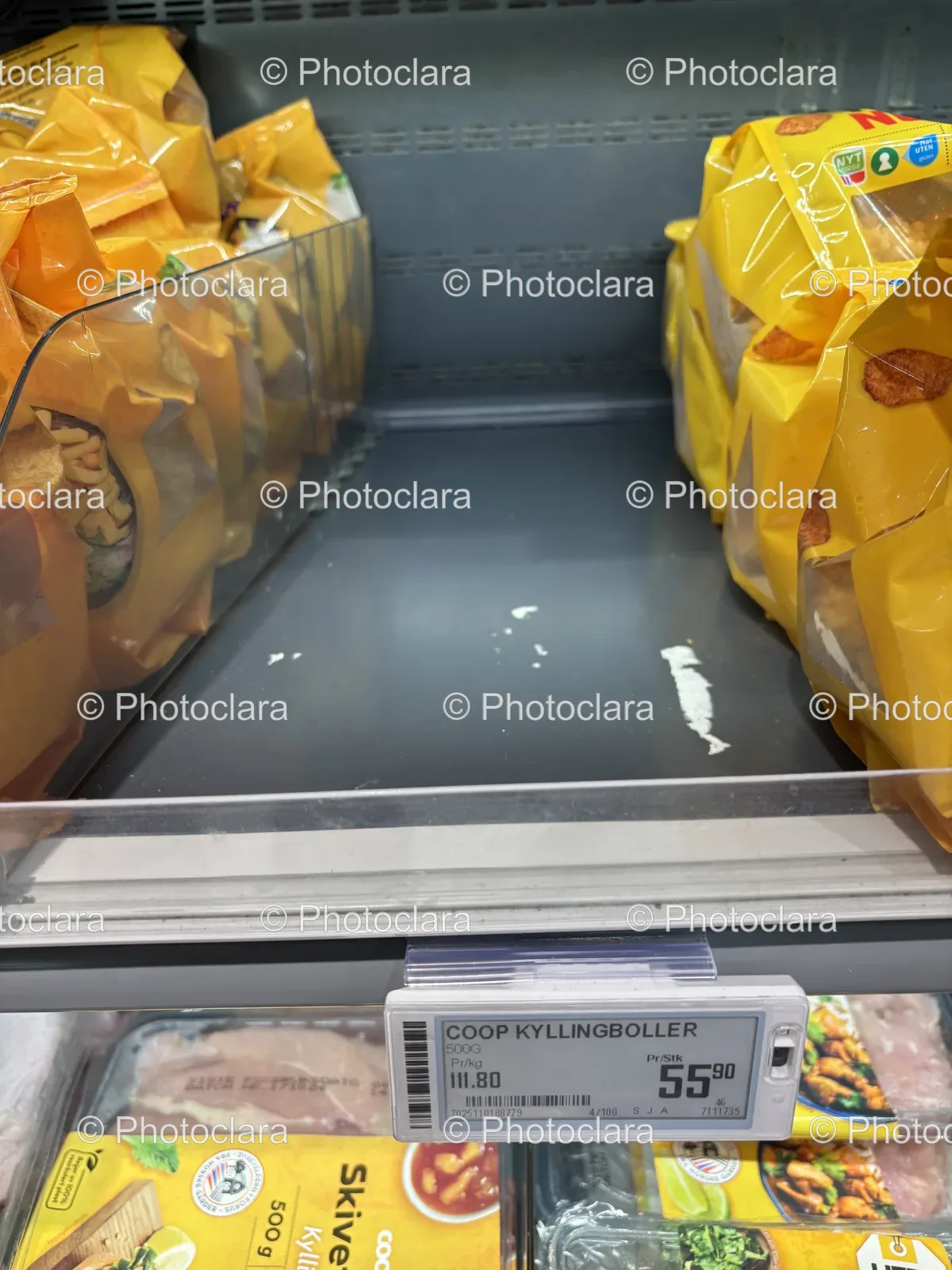 Shelf-with-COOP-Kyllingboller-and-Packaged-Foods.jpg