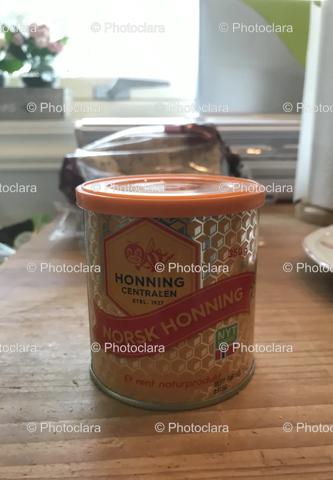 Can-of-Honey-on-Table.jpg