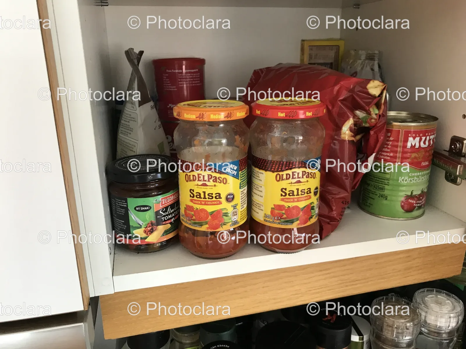jars-of-salsa-on-a-shelf.jpg