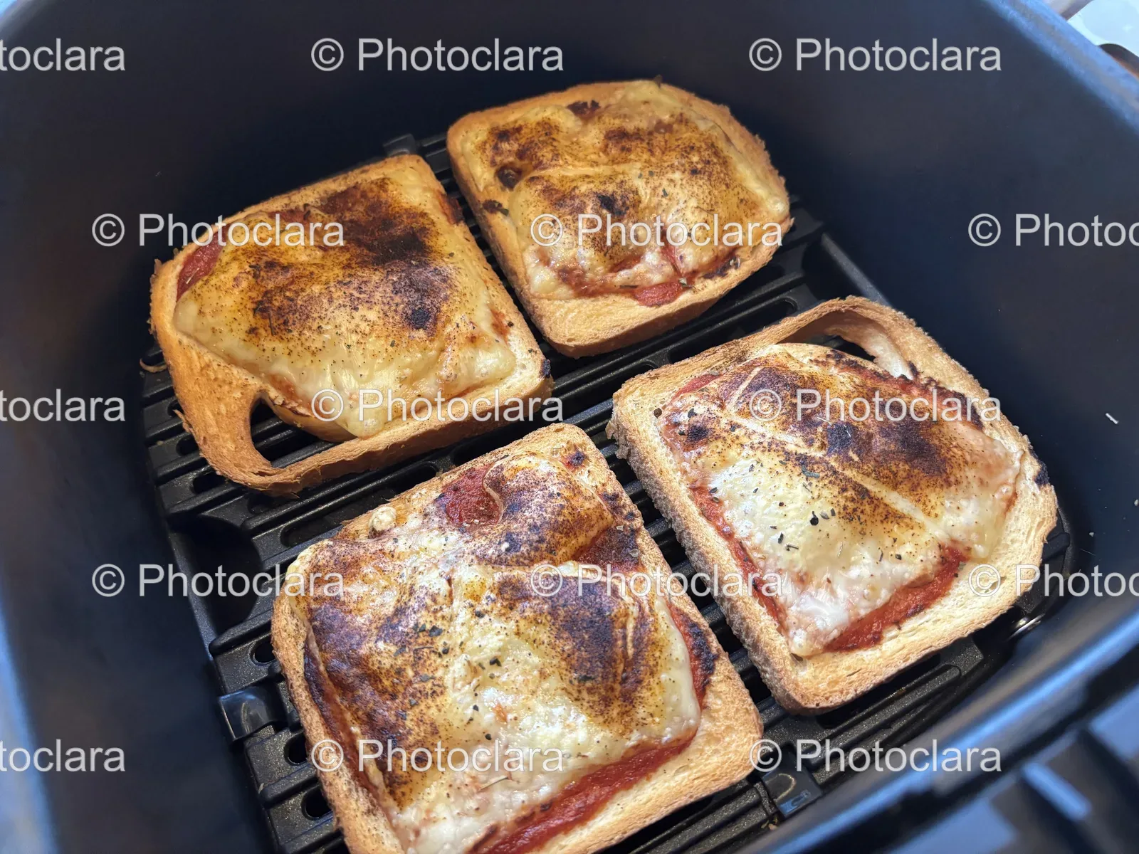 Cheesy-Pepperoni-Toast.jpg