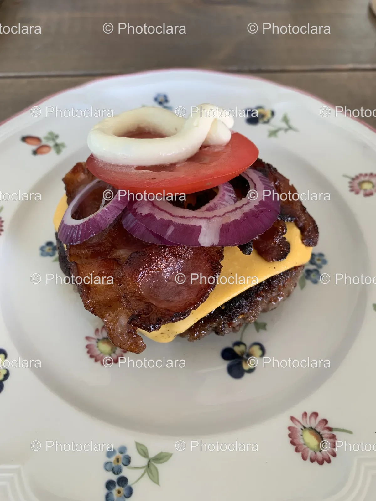 Classic-Burger-on-a-Plate.jpg