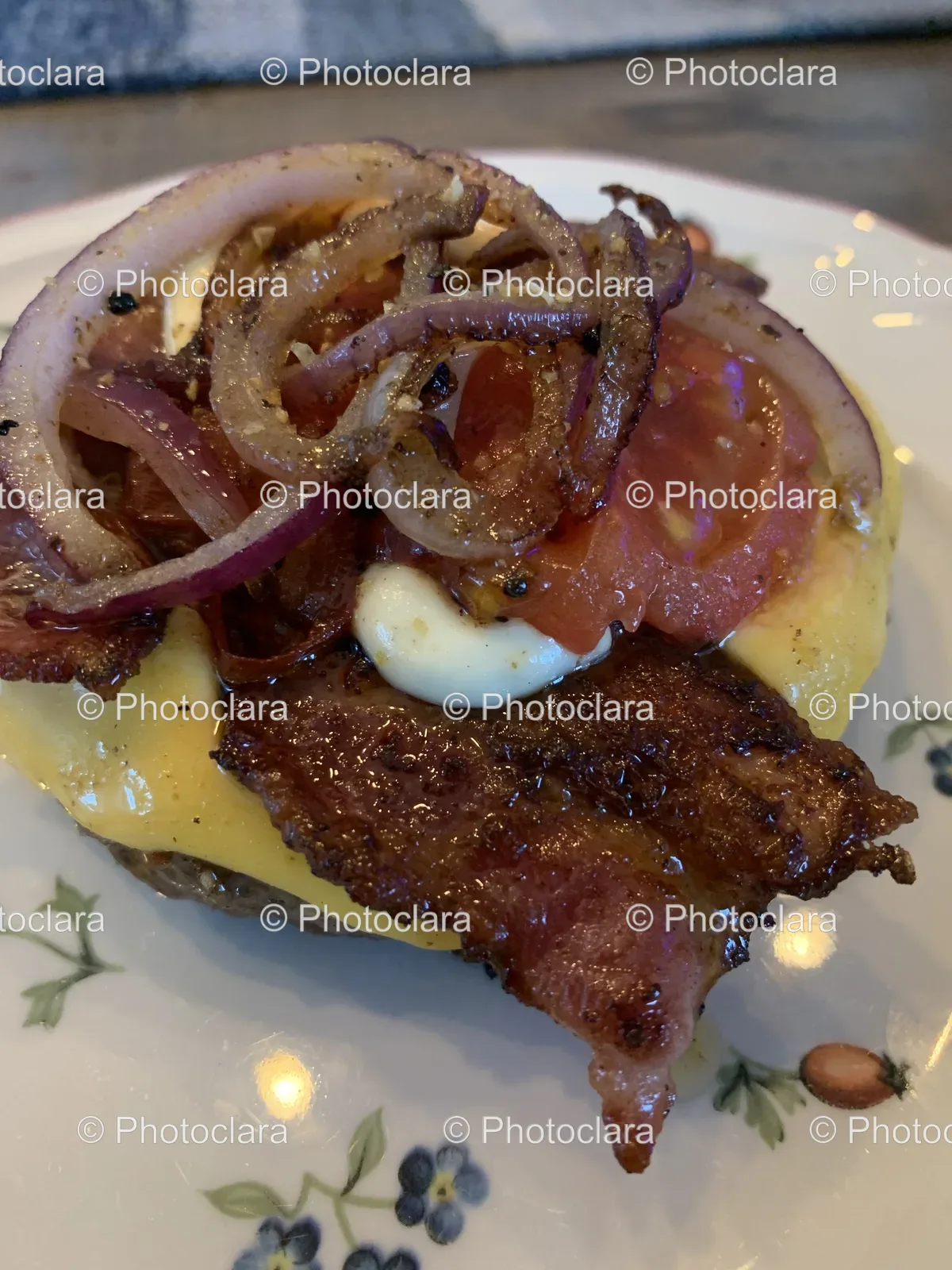 delicious-bacon-burger.jpg