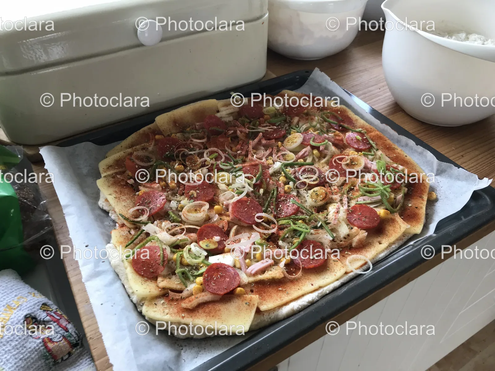Delicious-California-Style-Pizza-on-Tray.jpg