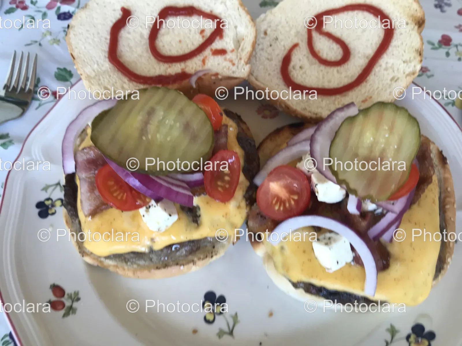Delicious-Cheeseburgers-with-Vegetables.jpg