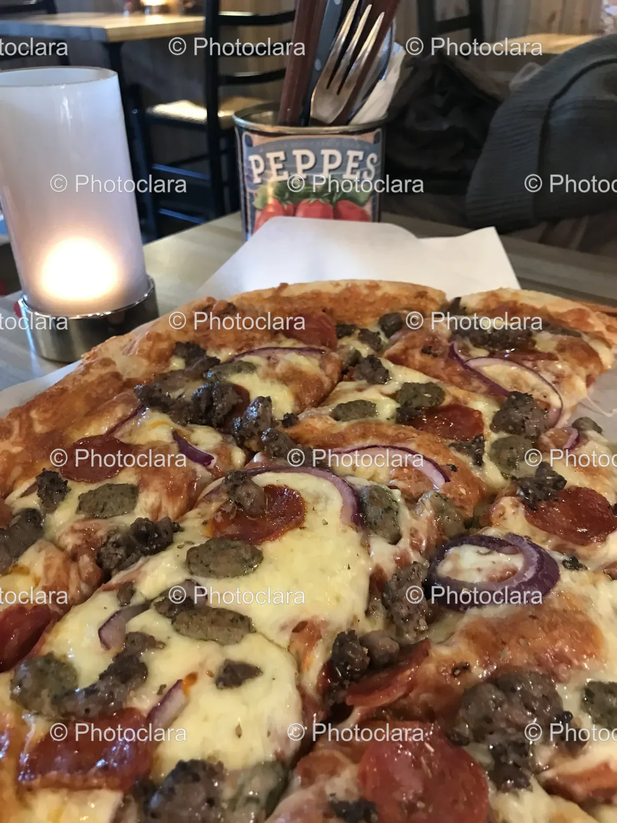 Delicious-Meat-and-Onion-Pizza.jpg