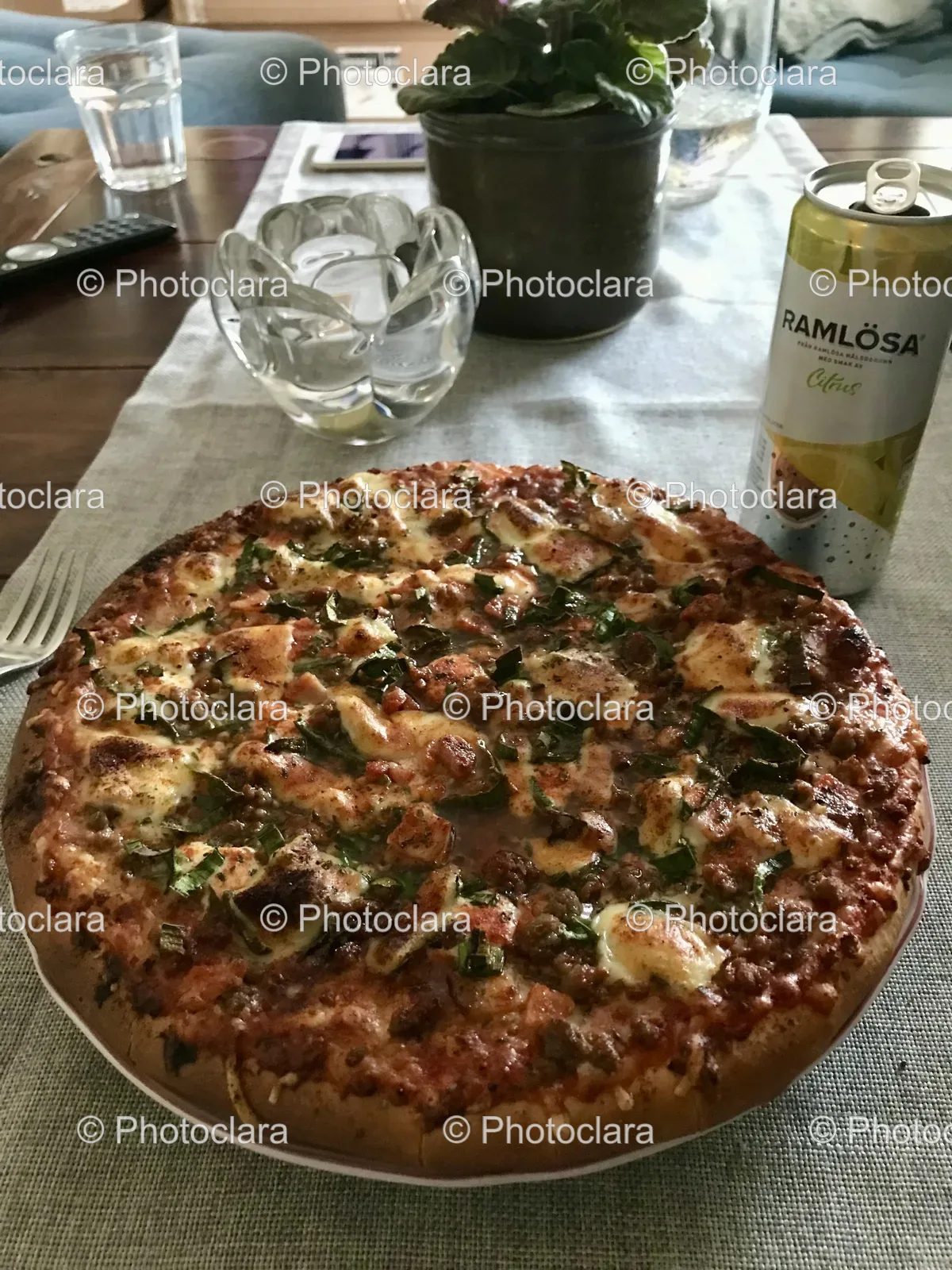Delicious-Pizza-on-a-Plate-with-Ramlosa-Drink.jpg