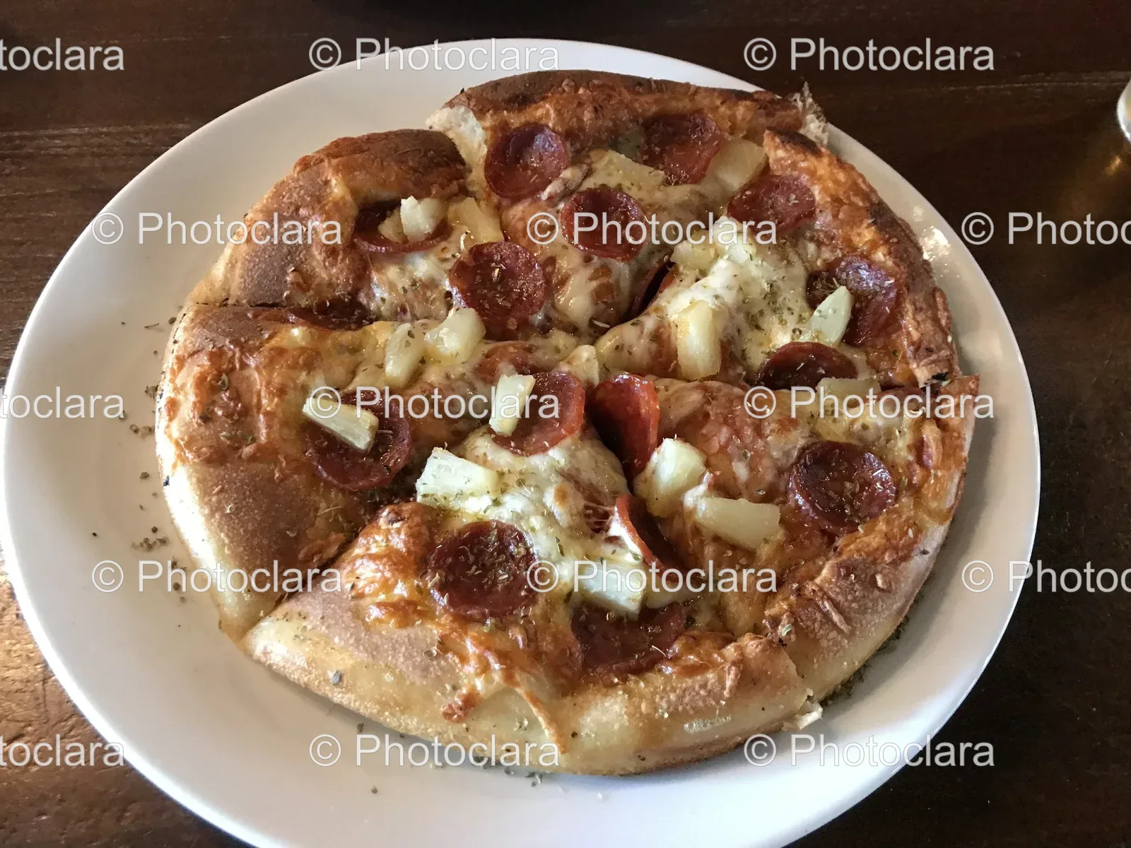 delicious-pizza-on-a-plate.jpg
