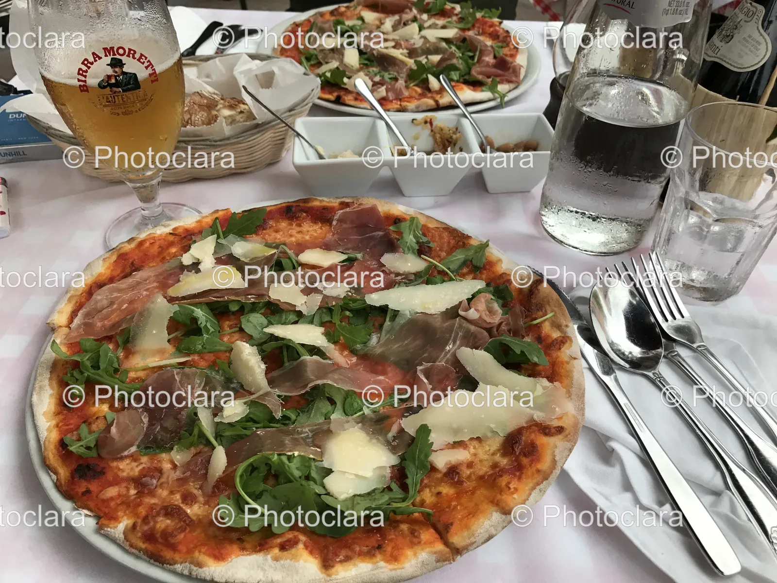 Delicious-Pizza-Table.jpg