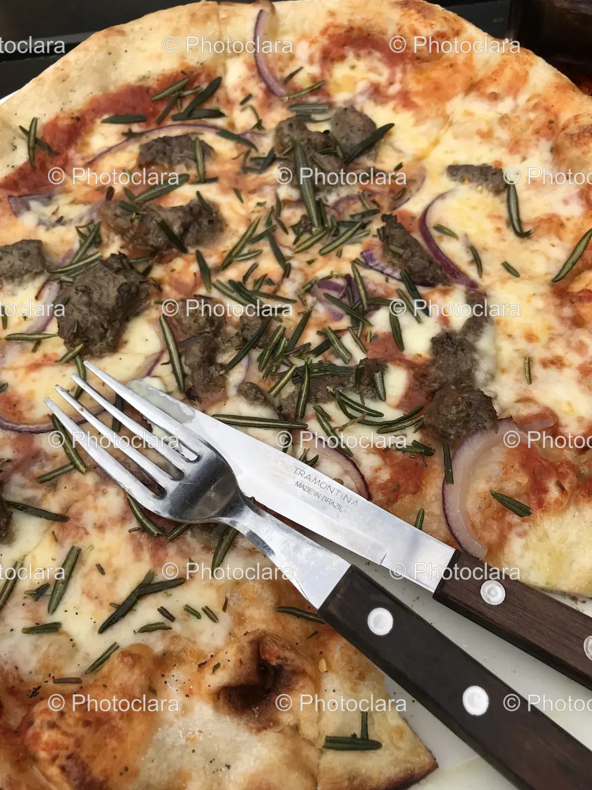 fork-and-knife-on-pizza.jpg