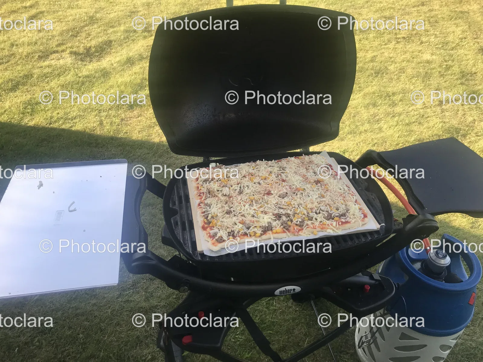Grilled-Pizza-Outdoor-Barbecue.jpg