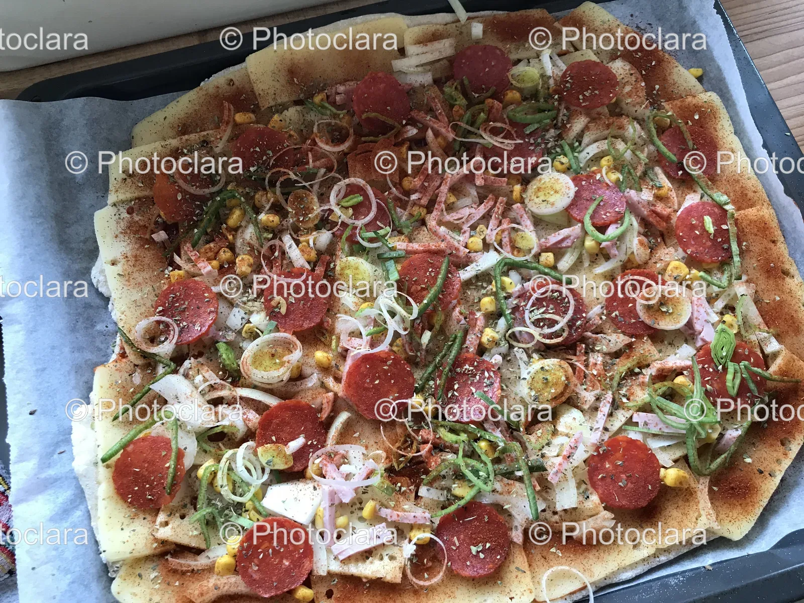 Pepperoni-and-Onion-Pizza-Delight.jpg