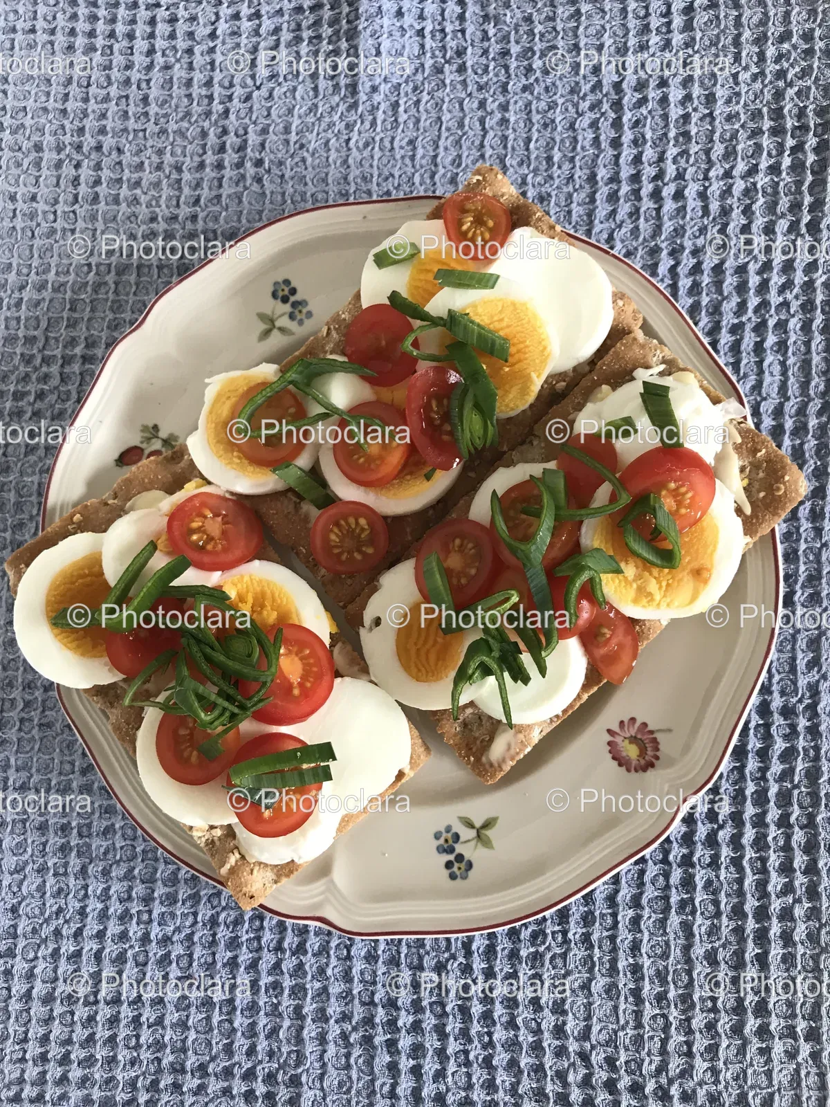exquisitely-plated-dish-with-garnishes.jpg