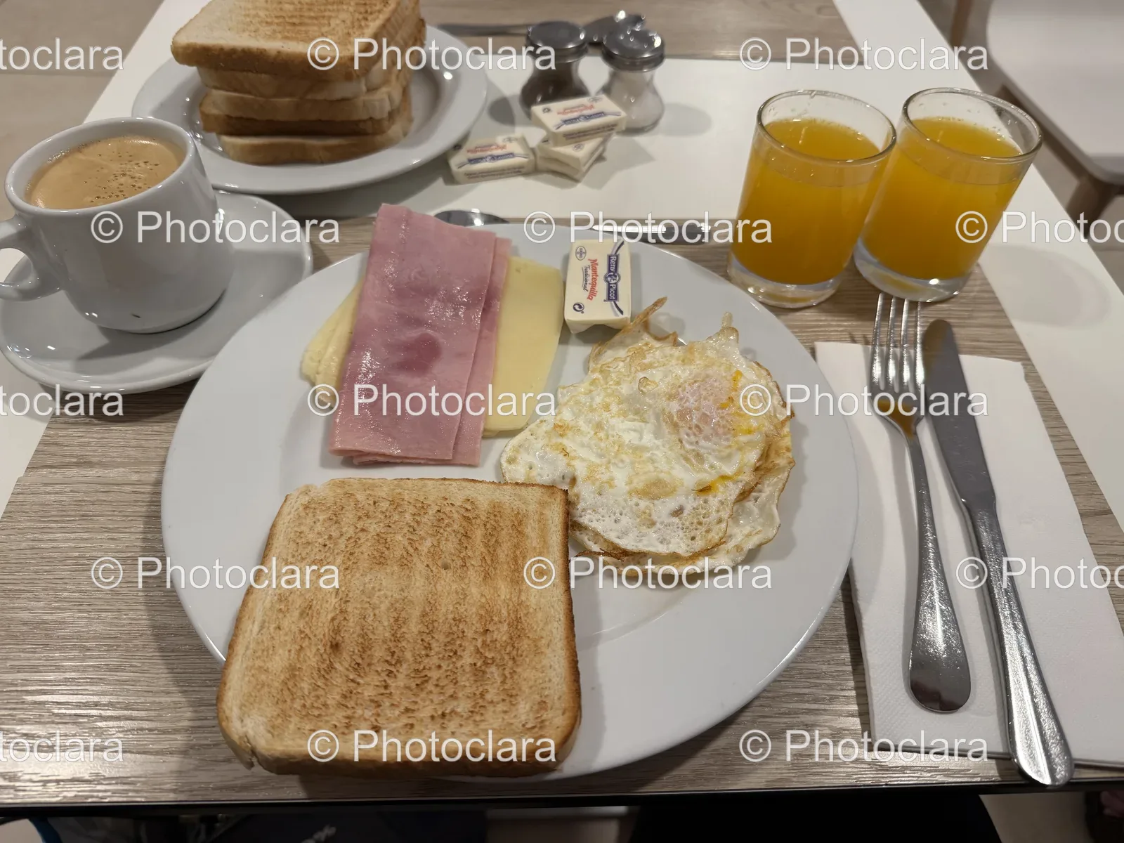 Delectable-Meal-with-Juice.jpg