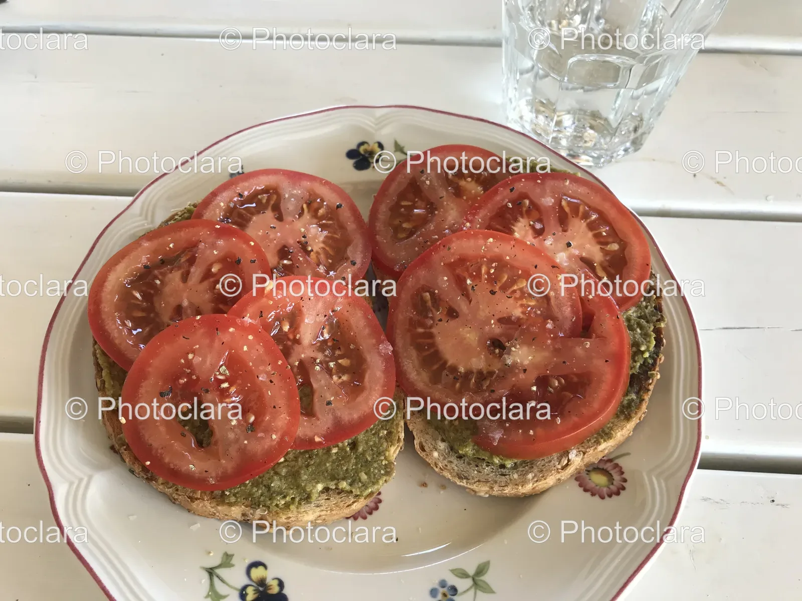 Delectable-Tomato-Dish-on-a-Plate.jpg