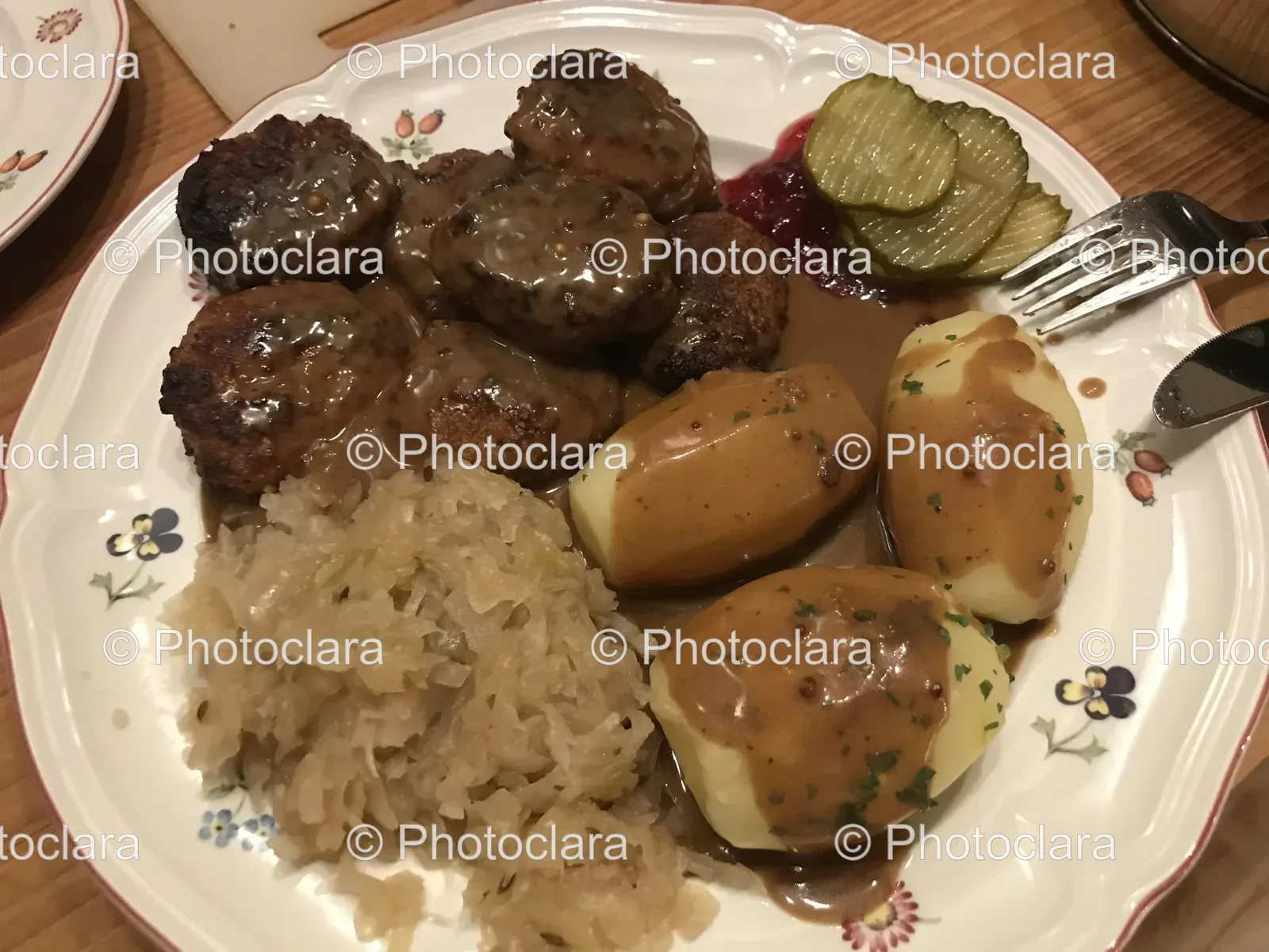 delicious-plate-of-food-with-fork.jpg